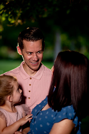 Golden Hour Family Portraits at the International Peace Gardens – The Boss Family8582
