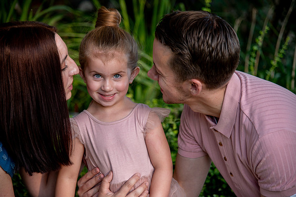 Golden Hour Family Portraits at the International Peace Gardens – The Boss Family945