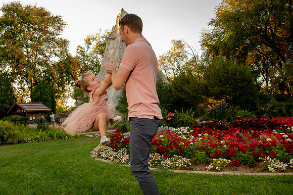Golden Hour Family Portraits at the International Peace Gardens – The Boss Family1233