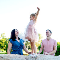 Golden Hour Family Portraits at the International Peace Gardens – The Boss Family705