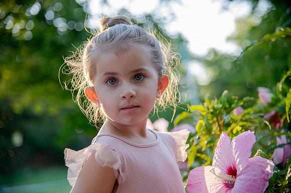 Golden Hour Family Portraits at the International Peace Gardens – The Boss Family965