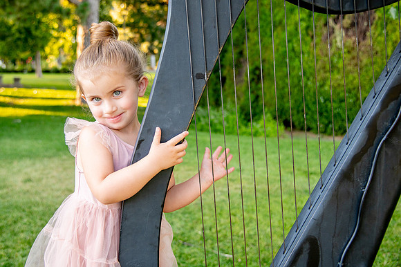 Golden Hour Family Portraits at the International Peace Gardens – The Boss Family828