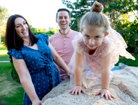 Golden Hour Family Portraits at the International Peace Gardens – The Boss Family694