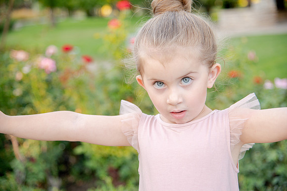 Golden Hour Family Portraits at the International Peace Gardens – The Boss Family1072