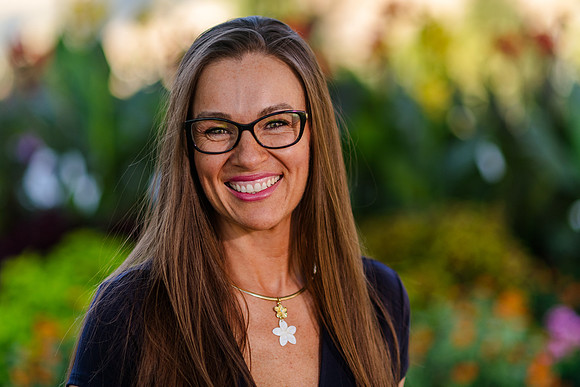 Missionary Photoshoot: Isabelle Petersen at Bountiful Temple