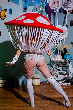 Kiki Cabaret53422