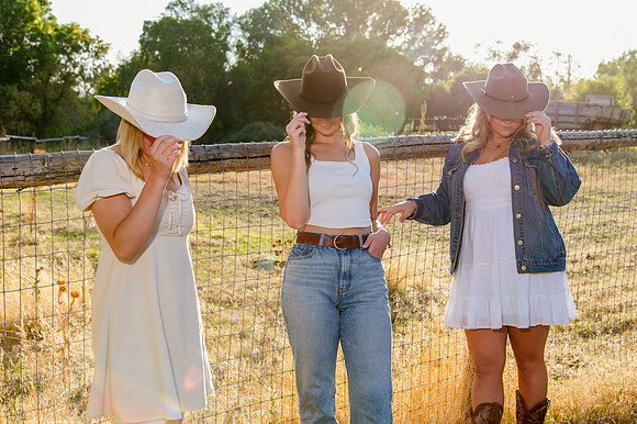 Family Portraits at Wheeler Farm: Alicia Peterson's Blended Family in the Glow of Sunset
