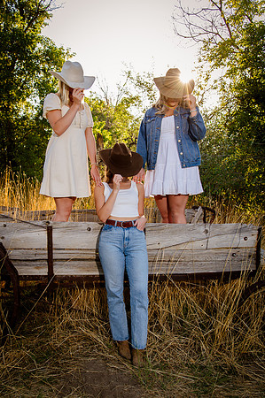 Family Portraits at Wheeler Farm: Alicia Peterson's Blended Family in the Glow of Sunset