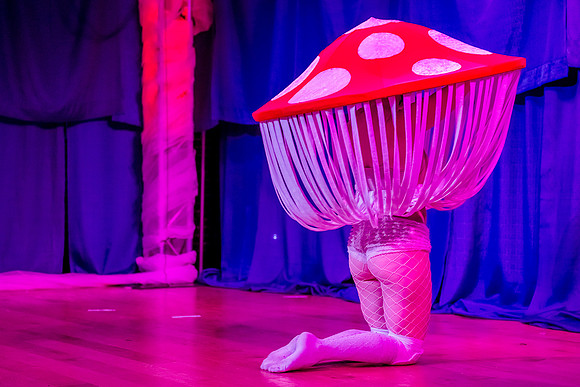 Kiki Cabaret53823