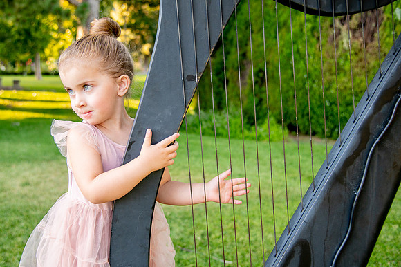 Golden Hour Family Portraits at the International Peace Gardens – The Boss Family826