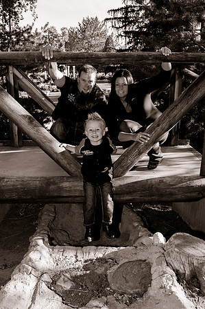 Family Pictues at the International Peace Gardens slc,utah-9837