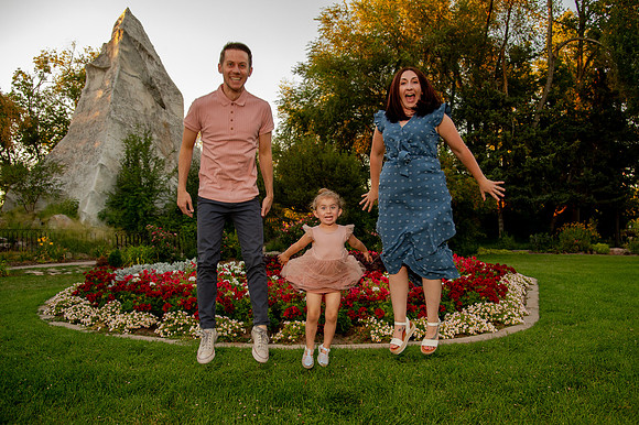 Golden Hour Family Portraits at the International Peace Gardens – The Boss Family1245