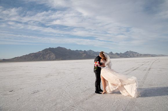 Heather Ohman & Chad Winget’s Windswept Wedding Adventure at the Utah Salt Flats020674