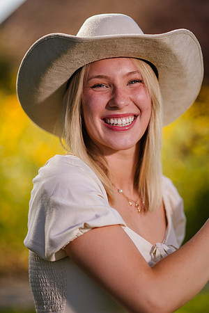 Family Portraits at Wheeler Farm: Alicia Peterson's Blended Family in the Glow of Sunset