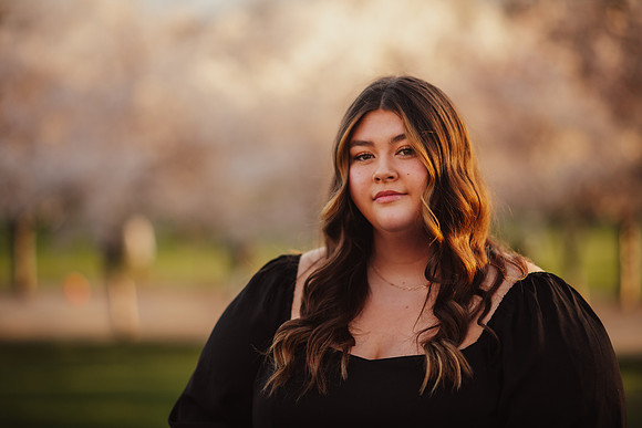 High school senior Karsyn Rogers shines in a stunning photoshoot at Utah State Capitol Building