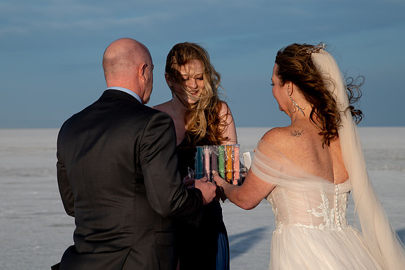 Heather Ohman & Chad Winget’s Windswept Wedding Adventure at the Utah Salt Flats020975
