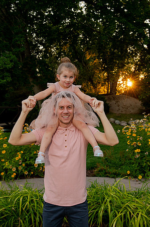 Golden Hour Family Portraits at the International Peace Gardens – The Boss Family1278
