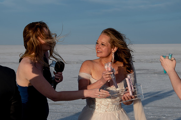 Heather Ohman & Chad Winget’s Windswept Wedding Adventure at the Utah Salt Flats020990