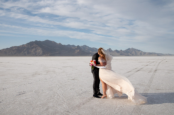 Heather Ohman & Chad Winget’s Windswept Wedding Adventure at the Utah Salt Flats020678
