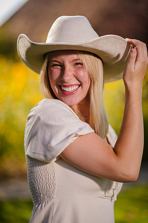 Family Portraits at Wheeler Farm: Alicia Peterson's Blended Family in the Glow of Sunset