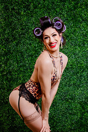Pin-Up Revival: Madazon Can-Can’s Makeup & Posing Masterclass