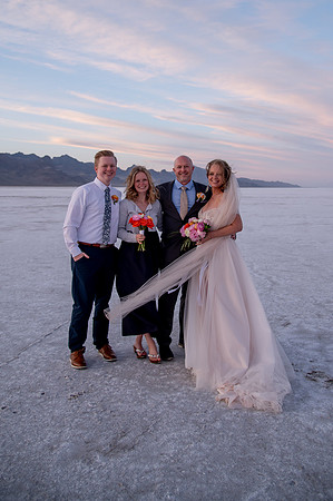 Heather Ohman & Chad Winget’s Windswept Wedding Adventure at the Utah Salt Flats021242