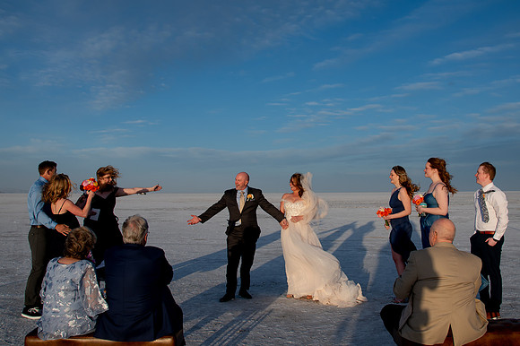 Heather Ohman & Chad Winget’s Windswept Wedding Adventure at the Utah Salt Flats021075