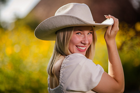 Family Portraits at Wheeler Farm: Alicia Peterson's Blended Family in the Glow of Sunset