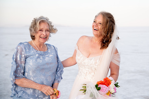 Heather Ohman & Chad Winget’s Windswept Wedding Adventure at the Utah Salt Flats021131