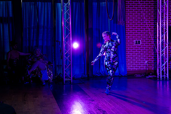 Kiki Cabaret 39718