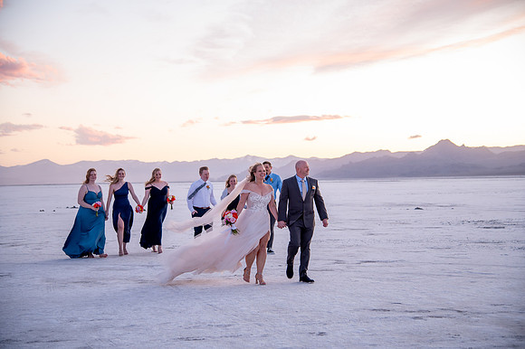 Heather Ohman & Chad Winget’s Windswept Wedding Adventure at the Utah Salt Flats021294