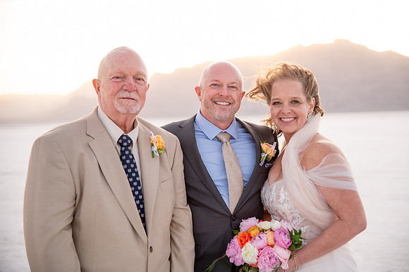 Heather Ohman & Chad Winget’s Windswept Wedding Adventure at the Utah Salt Flats021145