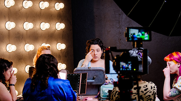 Pin-Up Revival: Madazon Can-Can’s Makeup & Posing Masterclass