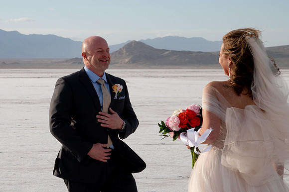 Heather Ohman & Chad Winget’s Windswept Wedding Adventure at the Utah Salt Flats020652