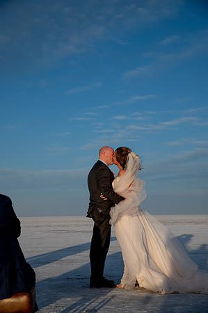 Heather Ohman & Chad Winget’s Windswept Wedding Adventure at the Utah Salt Flats021060