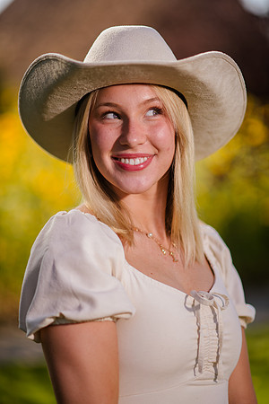 Family Portraits at Wheeler Farm: Alicia Peterson's Blended Family in the Glow of Sunset