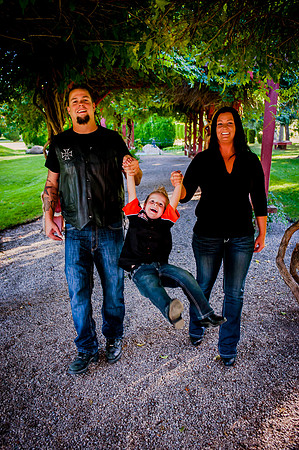 Family Pictues at the International Peace Gardens slc,utah-9751