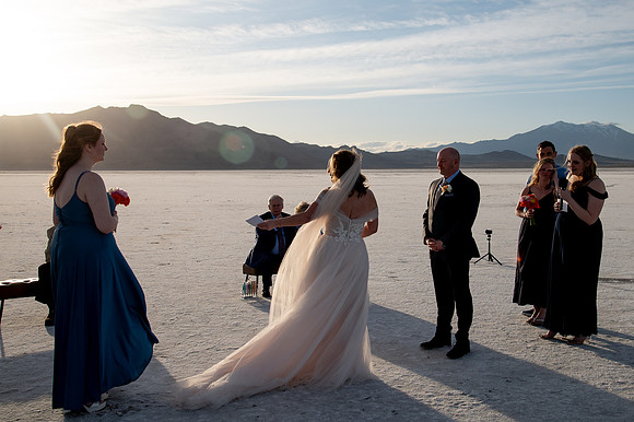Heather Ohman & Chad Winget’s Windswept Wedding Adventure at the Utah Salt Flats020873