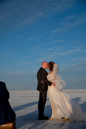 Heather Ohman & Chad Winget’s Windswept Wedding Adventure at the Utah Salt Flats021061