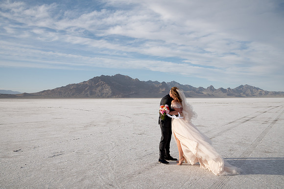 Heather Ohman & Chad Winget’s Windswept Wedding Adventure at the Utah Salt Flats020673