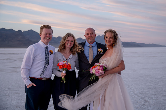 Heather Ohman & Chad Winget’s Windswept Wedding Adventure at the Utah Salt Flats021235