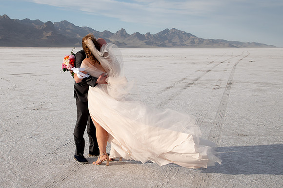 Heather Ohman & Chad Winget’s Windswept Wedding Adventure at the Utah Salt Flats020718