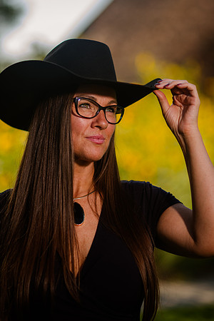 Family Portraits at Wheeler Farm: Alicia Peterson's Blended Family in the Glow of Sunset