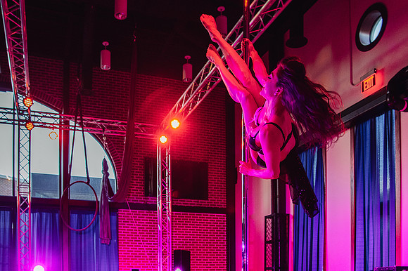 Kiki Cabaret 39775