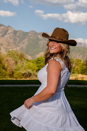 Family Portraits at Wheeler Farm: Alicia Peterson's Blended Family in the Glow of Sunset