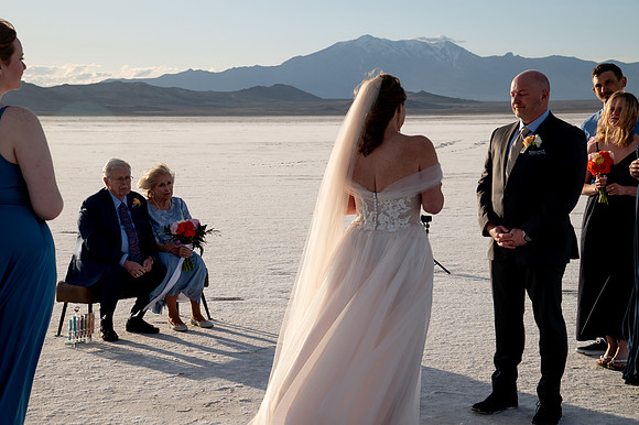 Heather Ohman & Chad Winget’s Windswept Wedding Adventure at the Utah Salt Flats020863