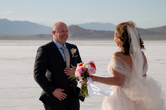 Heather Ohman & Chad Winget’s Windswept Wedding Adventure at the Utah Salt Flats020667