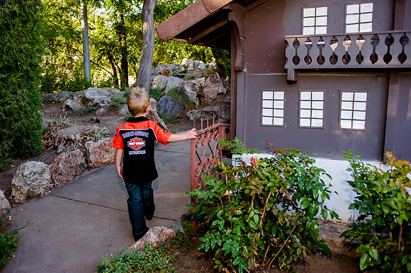 Family Pictues at the International Peace Gardens slc,utah-9813