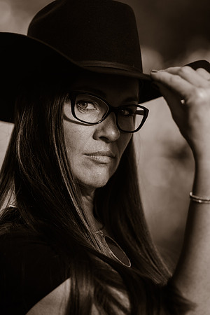 Family Portraits at Wheeler Farm: Alicia Peterson's Blended Family in the Glow of Sunset