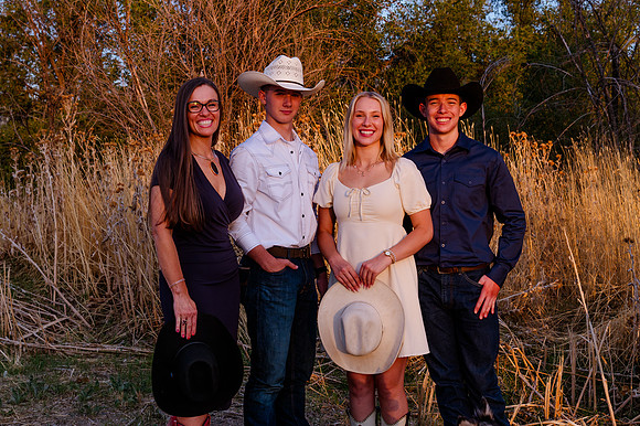 Family Portraits at Wheeler Farm: Alicia Peterson's Blended Family in the Glow of Sunset